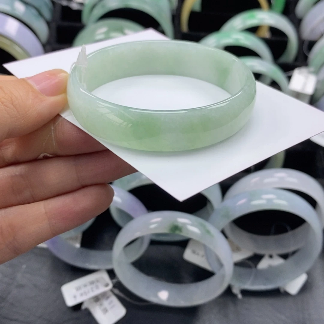 翡翠手镯未镶嵌手镯