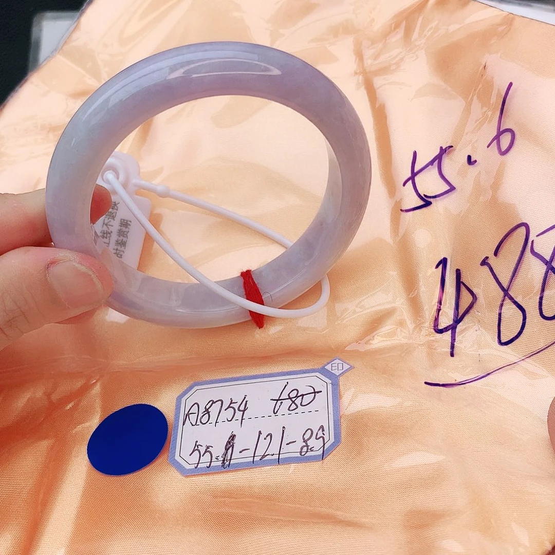 翡翠手镯未镶嵌翡翠