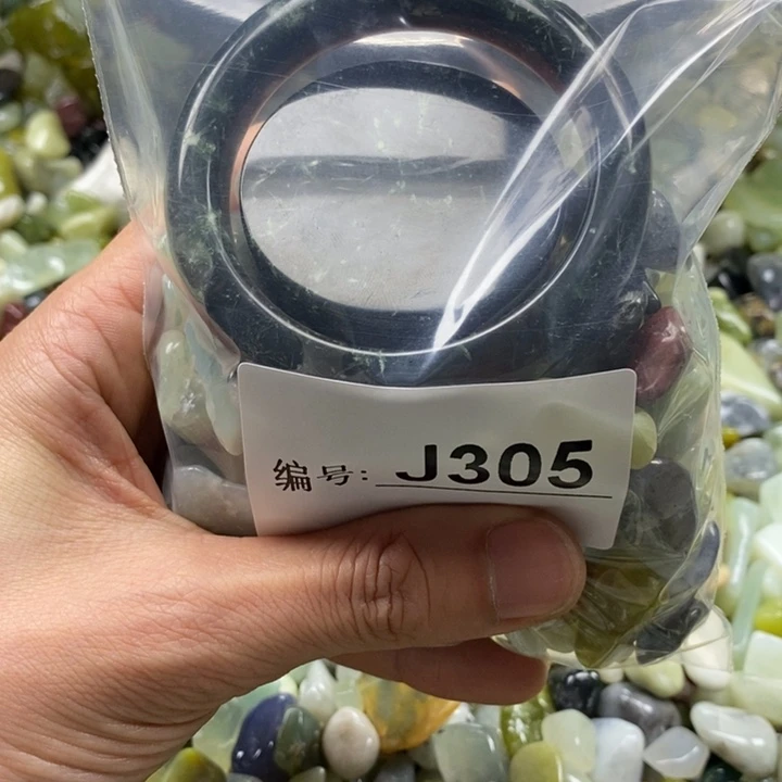 蛇纹石玉鱼缸石未镶嵌