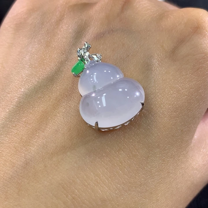 颈饰18K金镶嵌翡翠葫芦