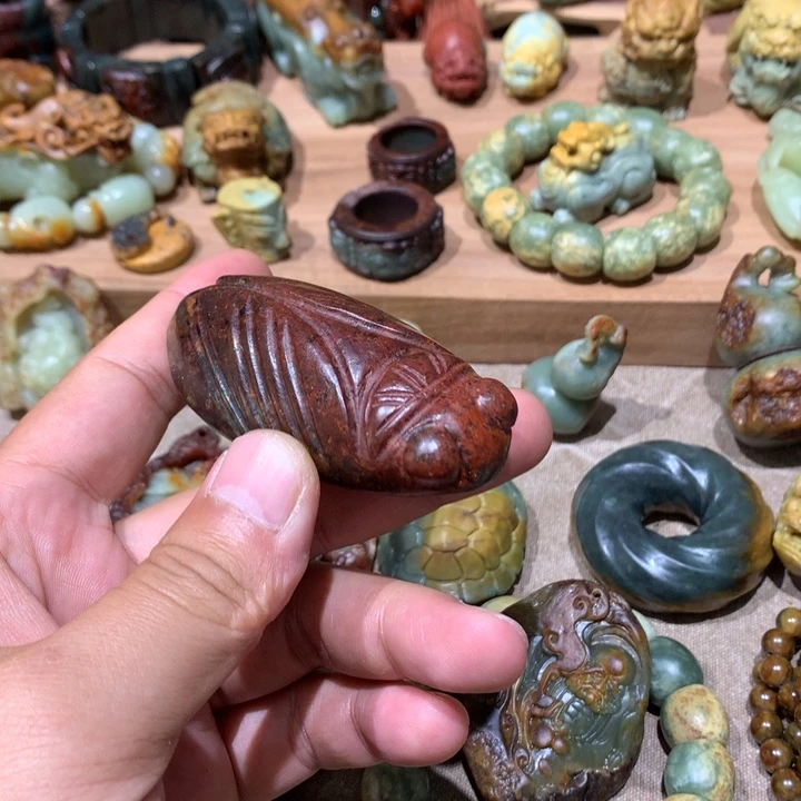 未镶嵌岫岩河磨玉（透闪石质玉）把件