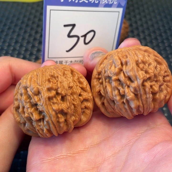 桃核把件43楼子30。。。