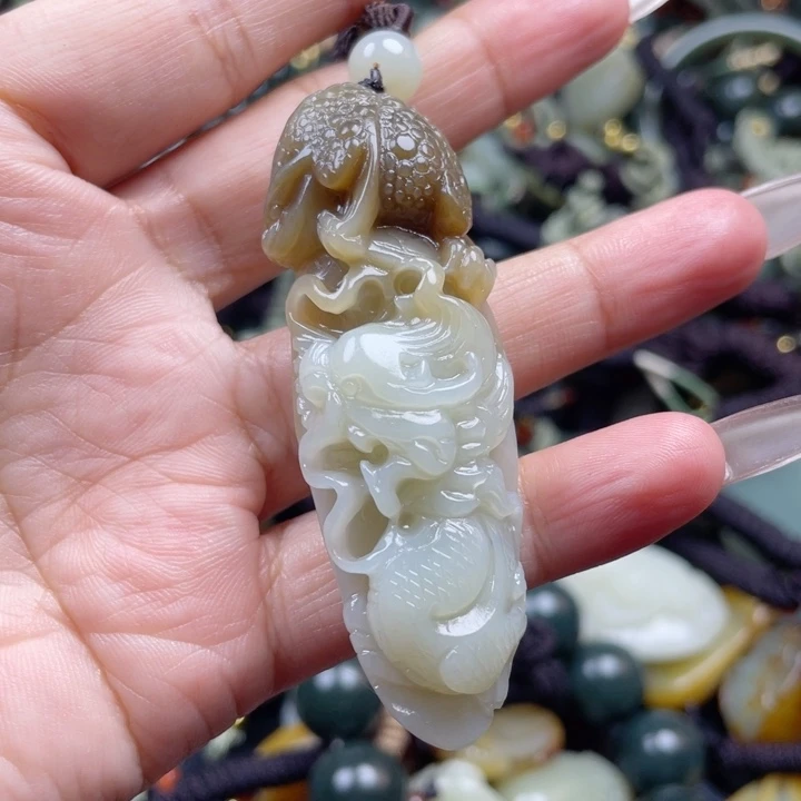 和田玉颈饰未镶嵌