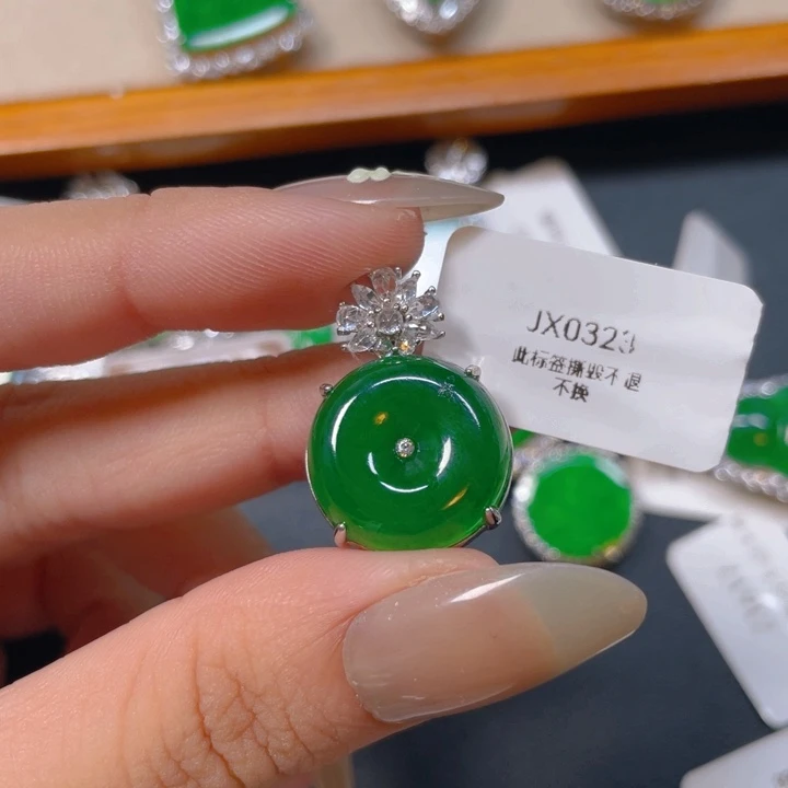 【闪购商品】翡翠银S925镶嵌颈饰s****?翡翠