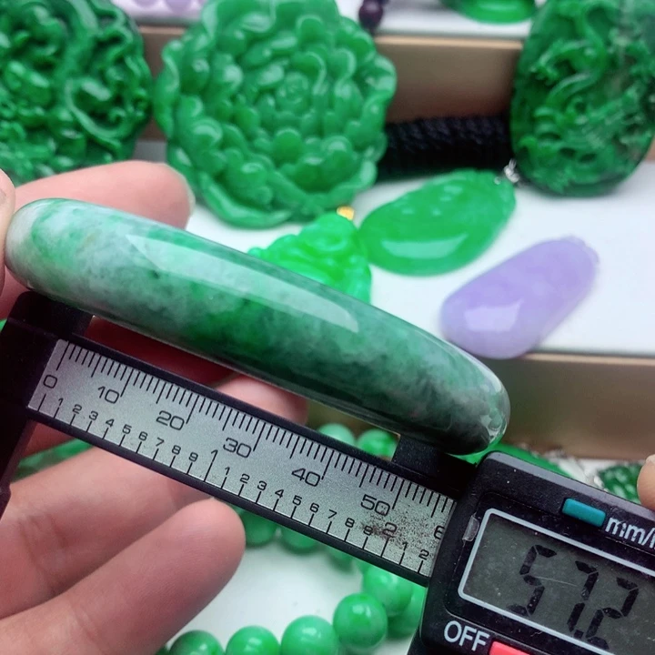 翡翠未镶嵌手镯…．．