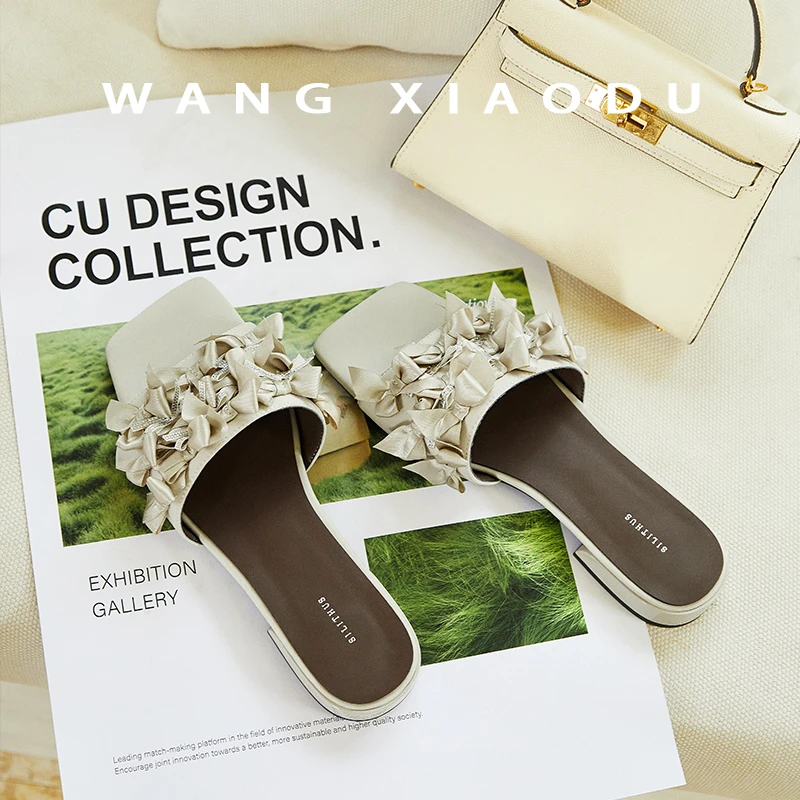 【王小毒】锦绣●蝴蝶结粗跟一字拖女2025年亮钻外穿方头露趾凉拖