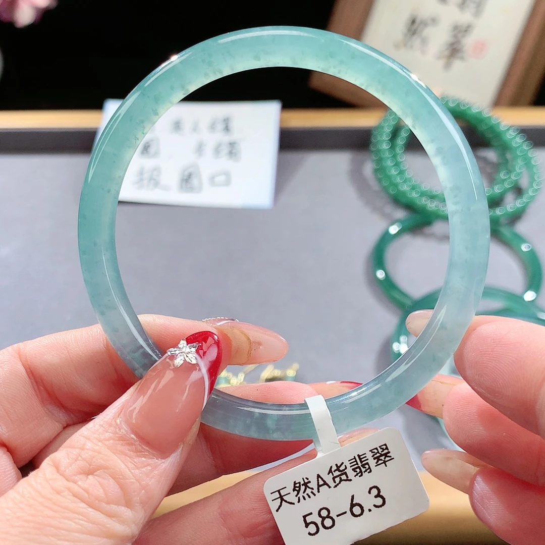 翡翠手镯（圆镯）未镶嵌