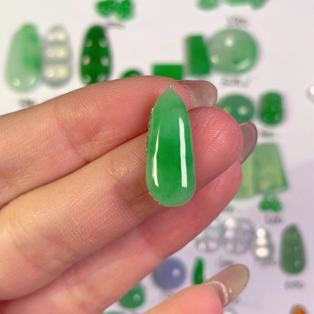 翡翠未镶嵌颈饰裸石