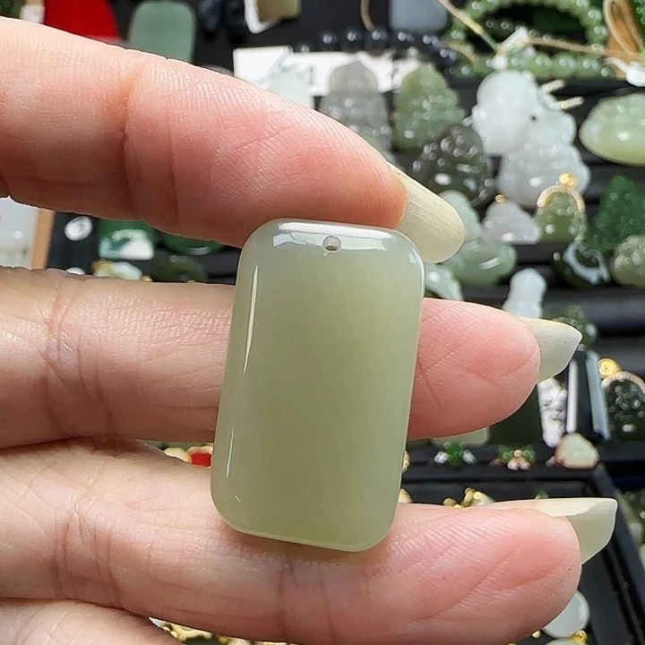 用***7和田玉未镶嵌颈饰