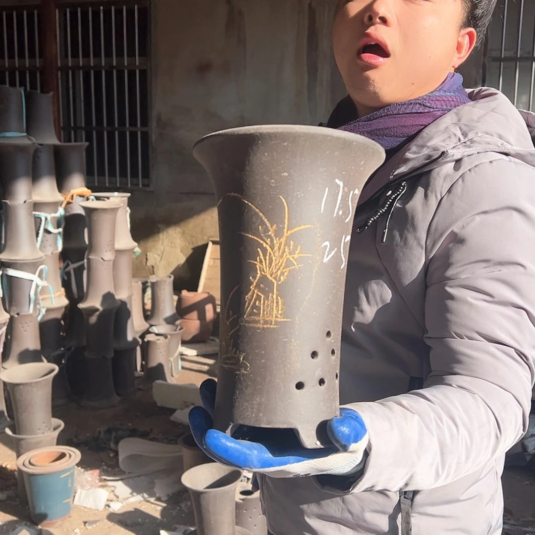 紫砂花盆描金紫砂花盆