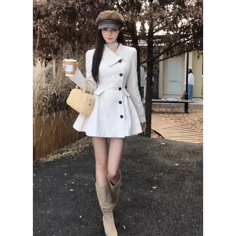 富家千金风收腰大裙摆风衣外套女秋季新款高级感气质修身短款外套
