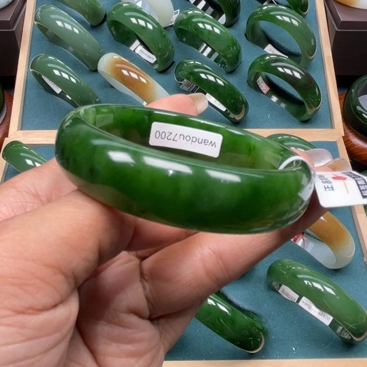 和田玉（碧玉）未镶嵌手镯