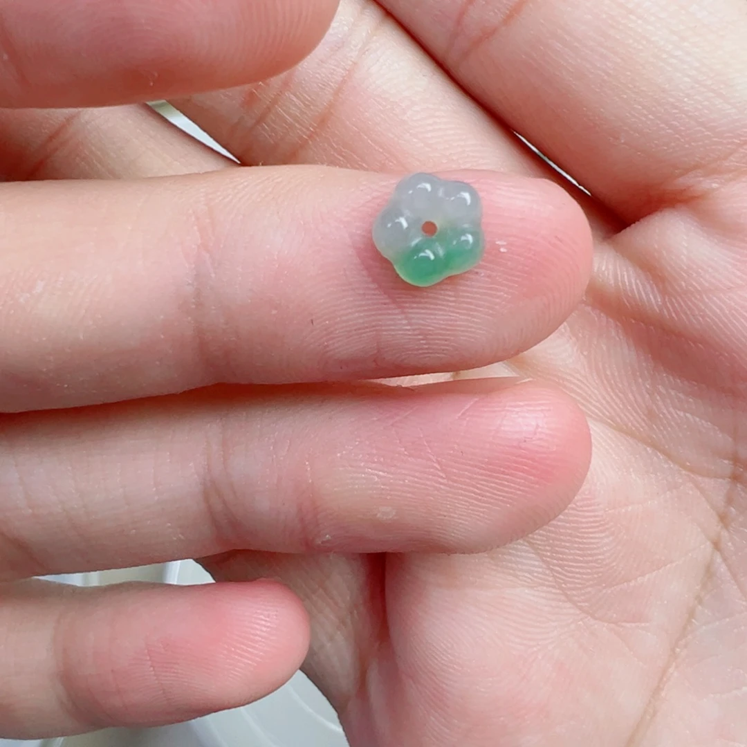 若***夏翡翠散珠花花一朵