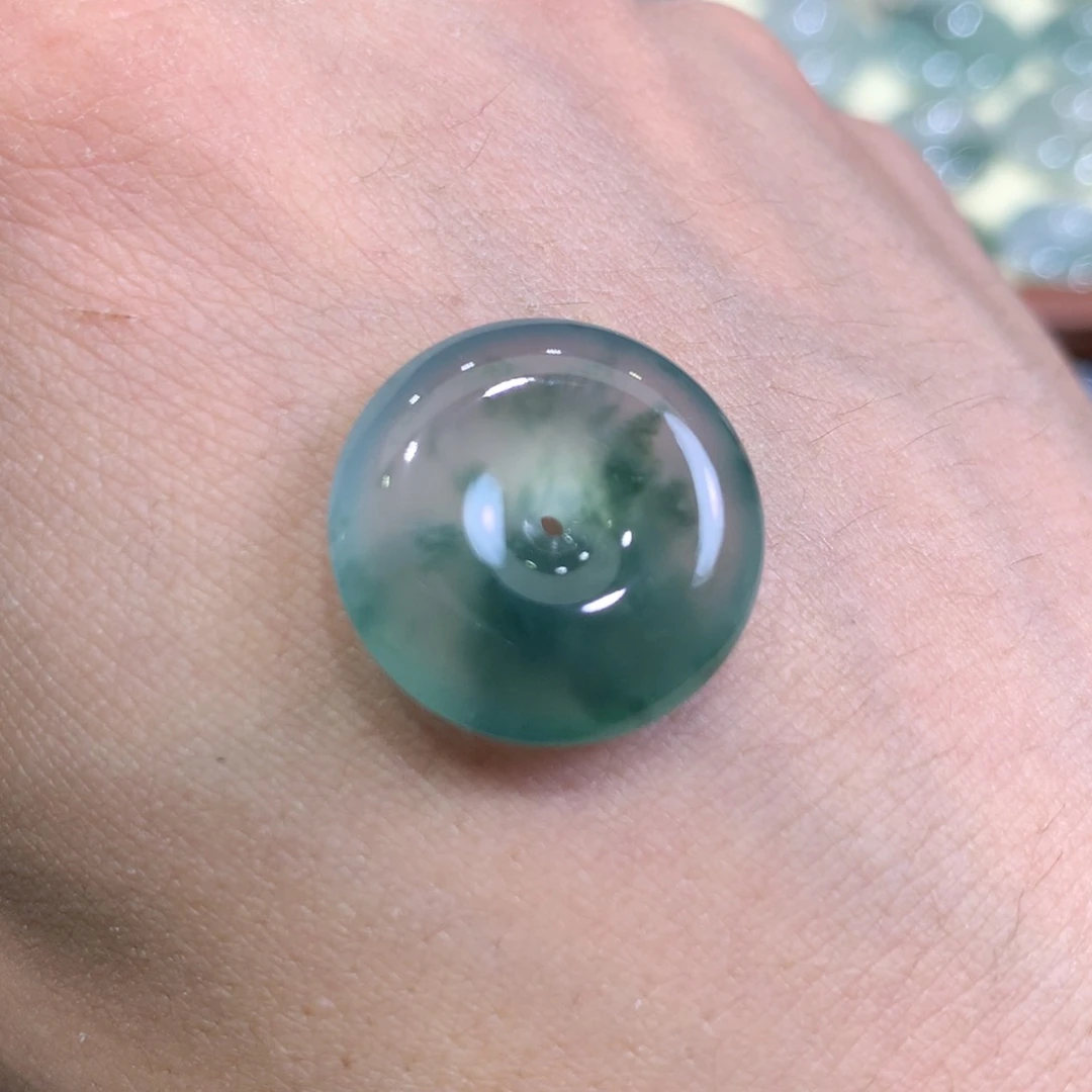 翡翠颈饰未镶嵌平安扣