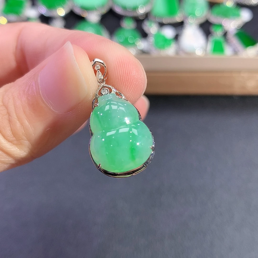 翡翠18K金镶嵌吊坠(赠链)