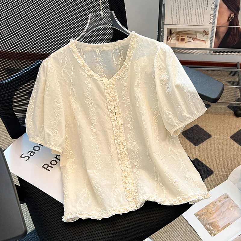 2025夏季新款法式通勤减龄刺绣短袖衬衫女设计感木耳边单排扣上衣