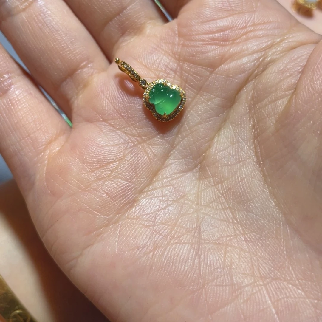 翡翠18K金镶嵌颈饰T****g