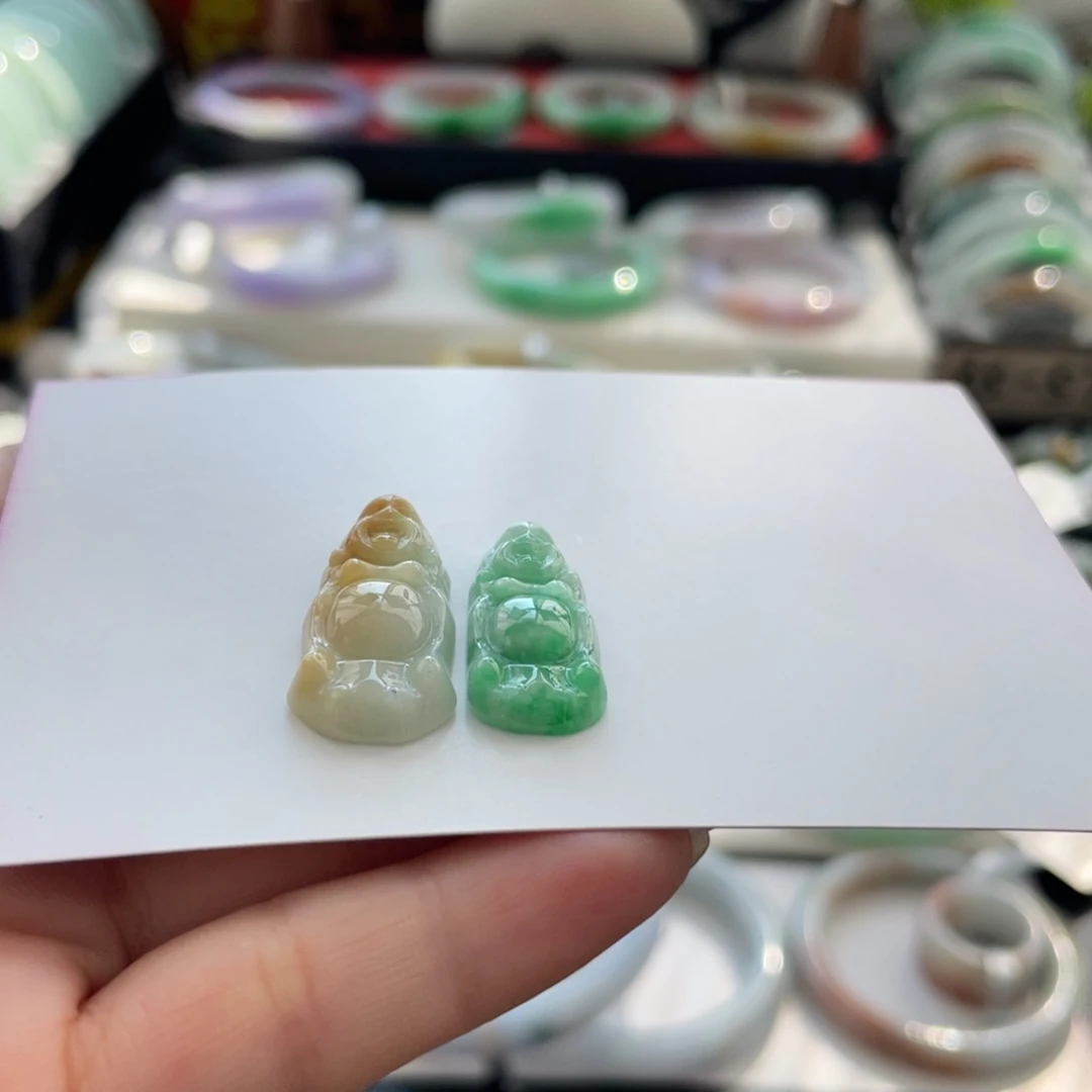 翡翠未镶嵌颈饰纹佛公