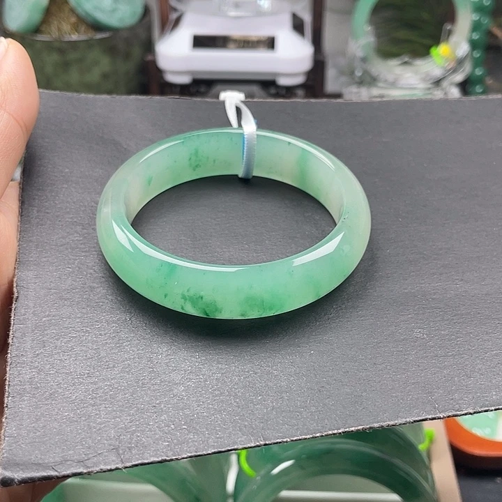 未镶嵌手镯石英质玉