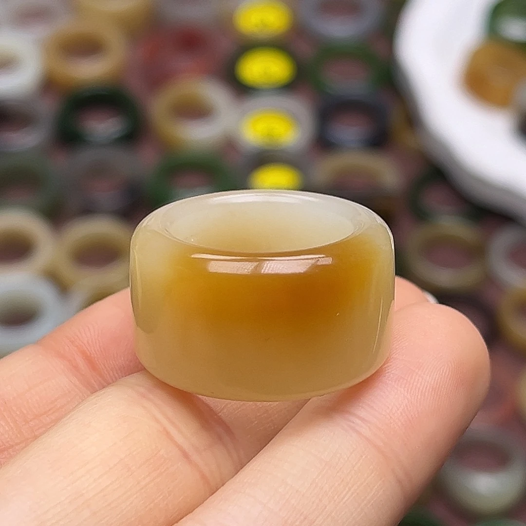 和田玉未镶嵌戒指17.8金山一口糖