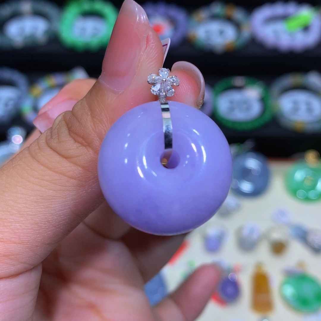 般***若翡翠18K金镶嵌颈饰翡翠