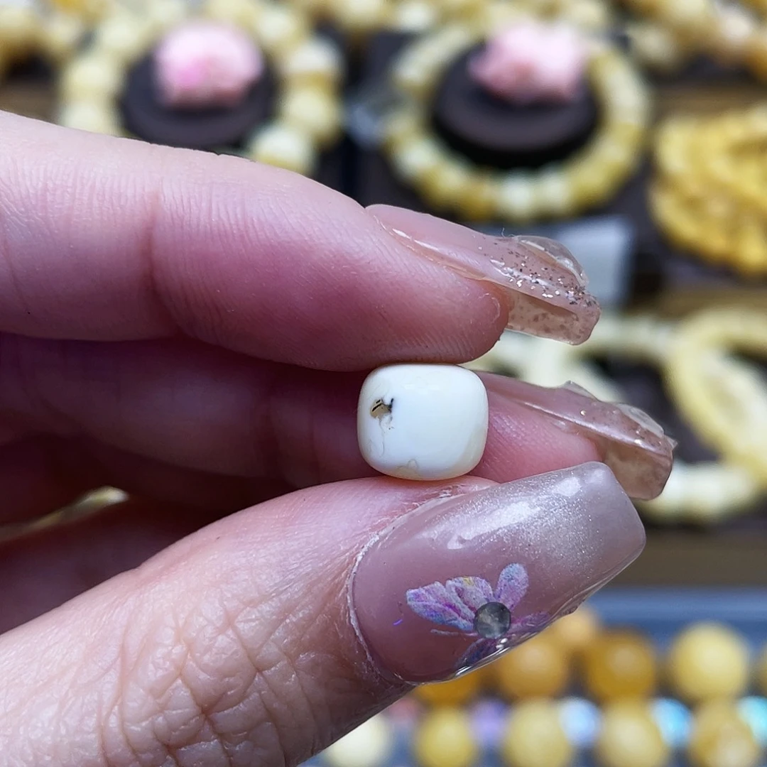 琥珀珠宝奇石未镶嵌9.2×8.1mm瑕疵