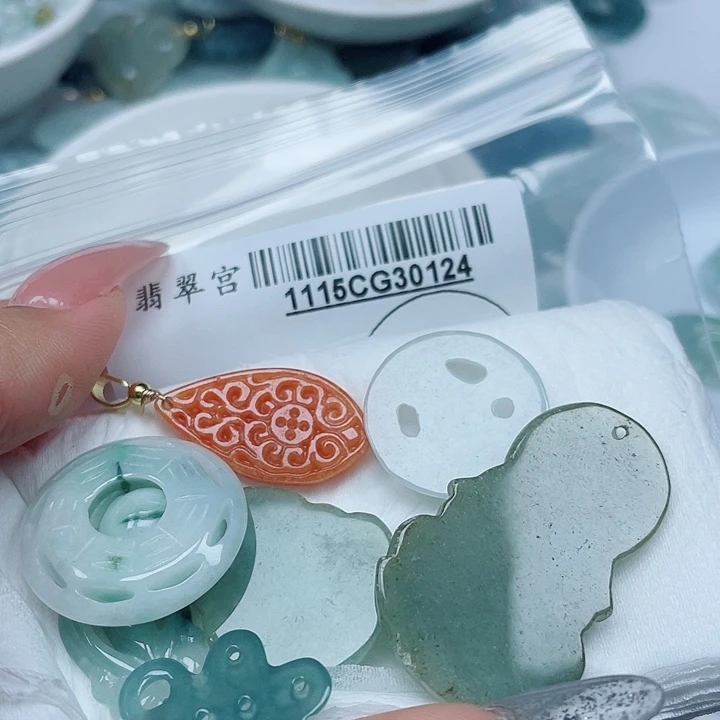 翡翠未镶嵌吊坠(不含链)