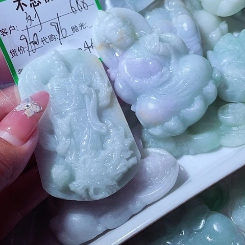 刘***全翡翠未镶嵌颈饰缅甸