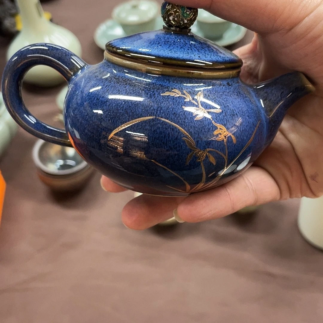 杯子里还有很多东西