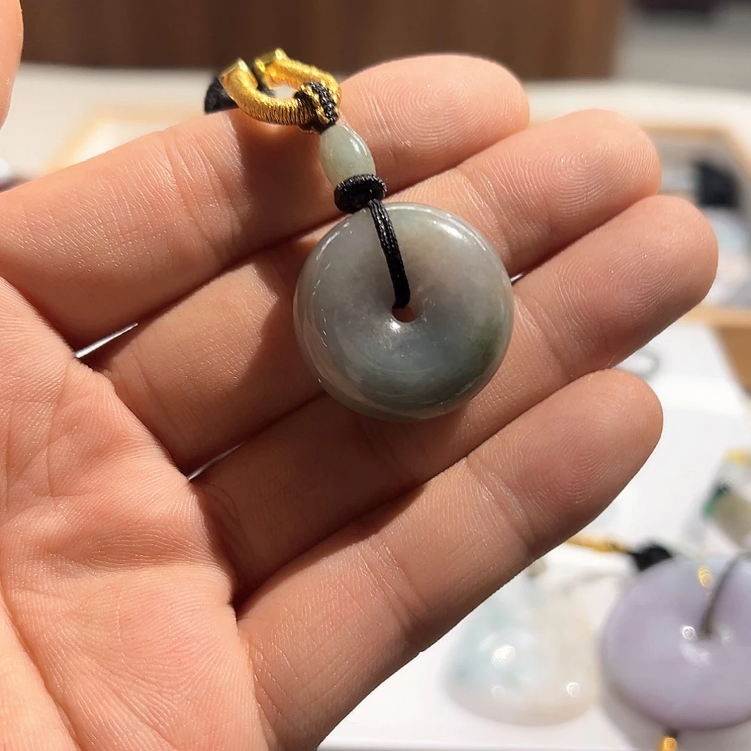 翡翠未镶嵌颈饰挂件