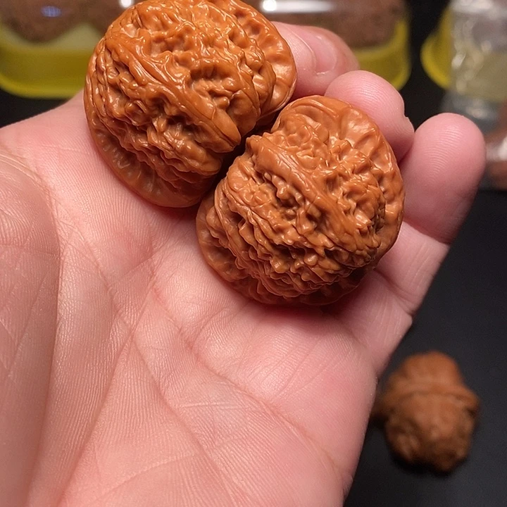 自***由吊坠文玩核桃38.5尺，白狮子