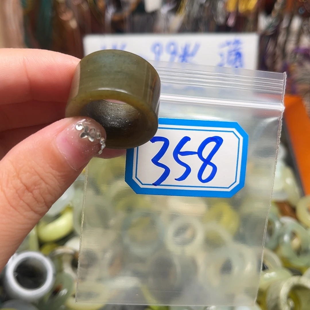 叫***宝未镶嵌蛇纹石玉珠宝奇石