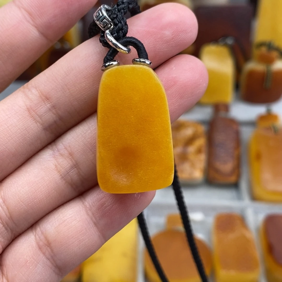 琥珀吊坠(赠链)未镶嵌