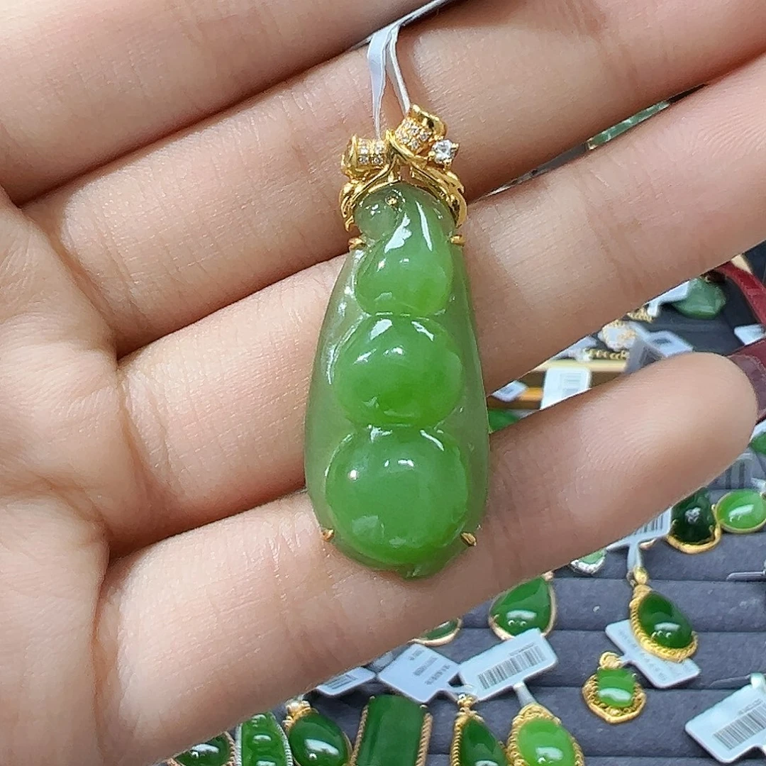 和田玉18K金镶嵌吊坠(赠链)