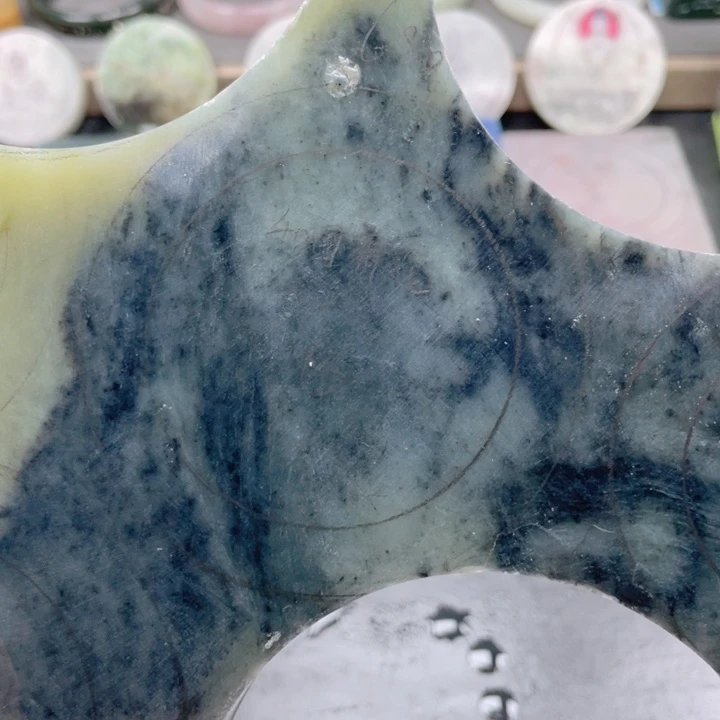 和田玉未镶嵌手镯定制