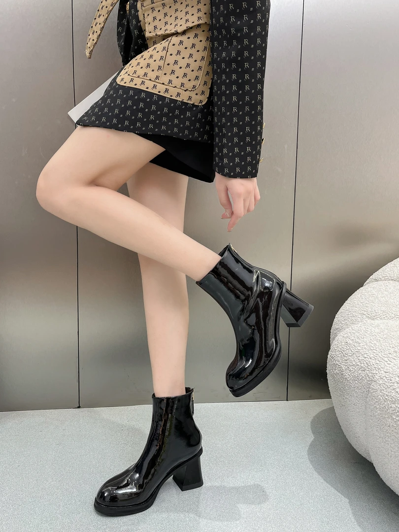 2025新款高端系列欧美风漆皮亮面时装瘦瘦靴短靴GJ7936