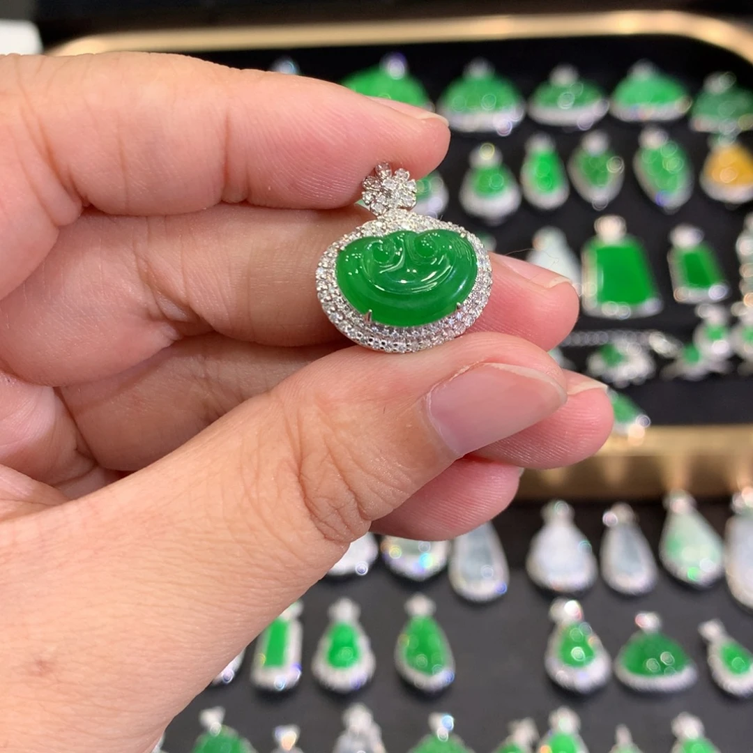 翡翠18K金镶嵌吊坠(不含链)✨**星吊坠