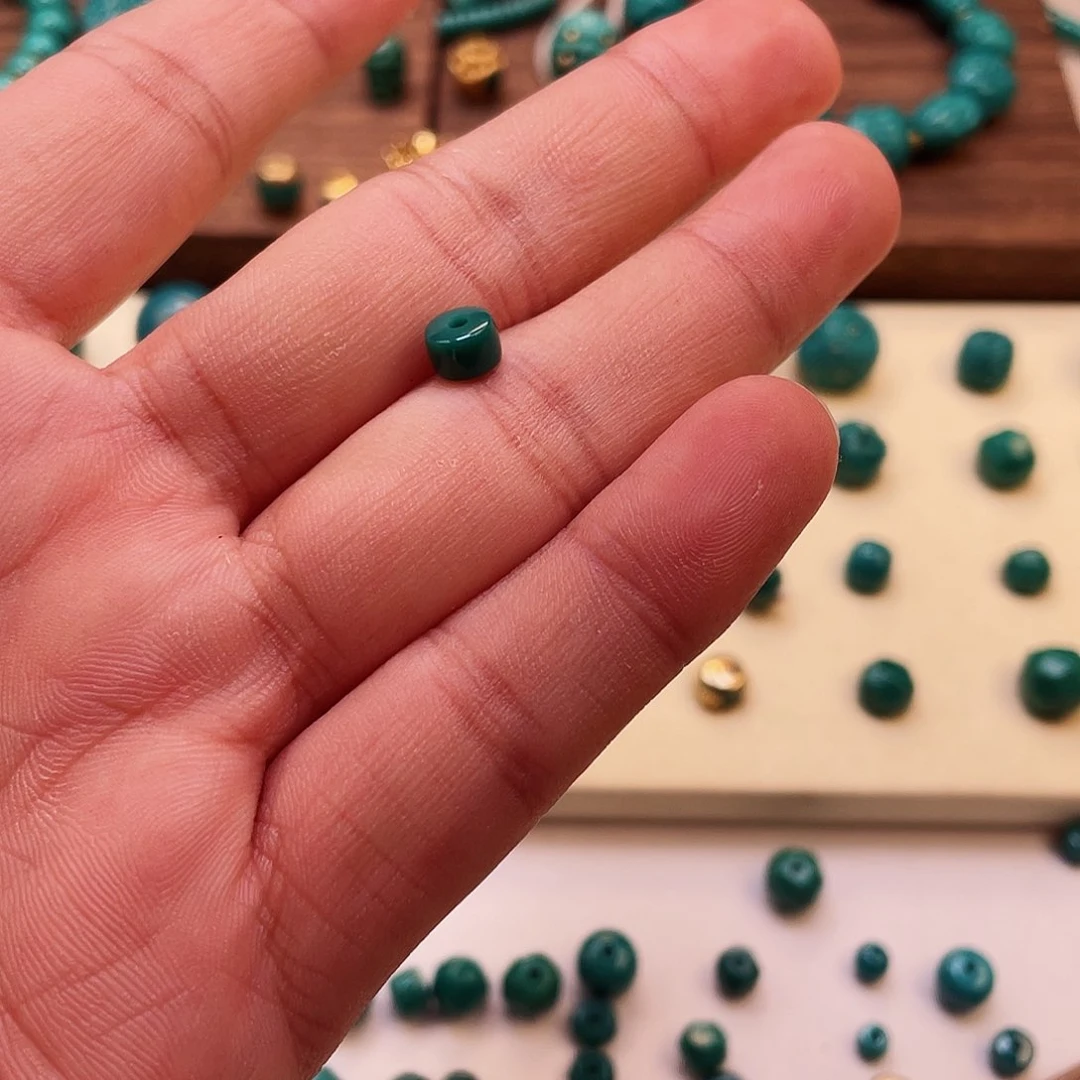 绿松石颈饰未镶嵌