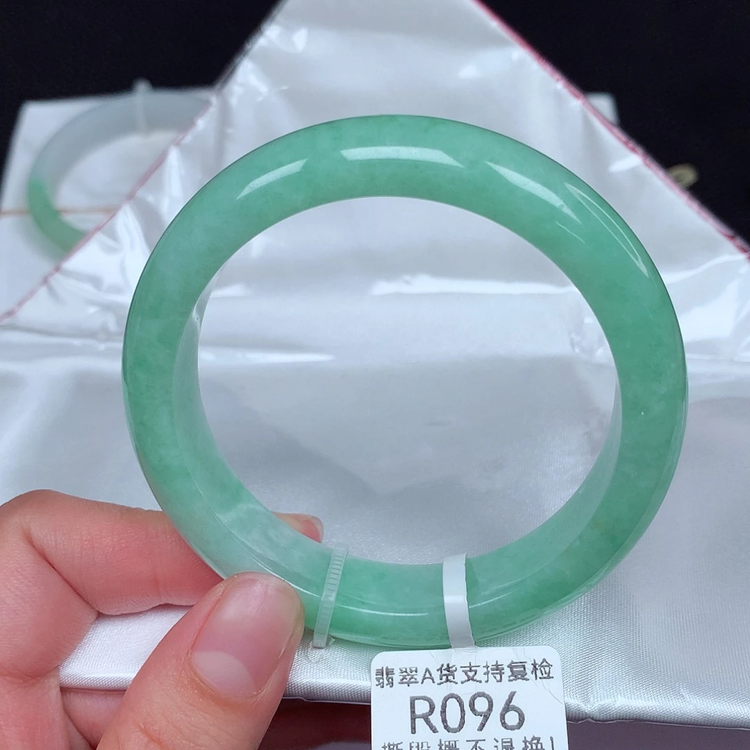 翡翠未镶嵌手镯正圈55