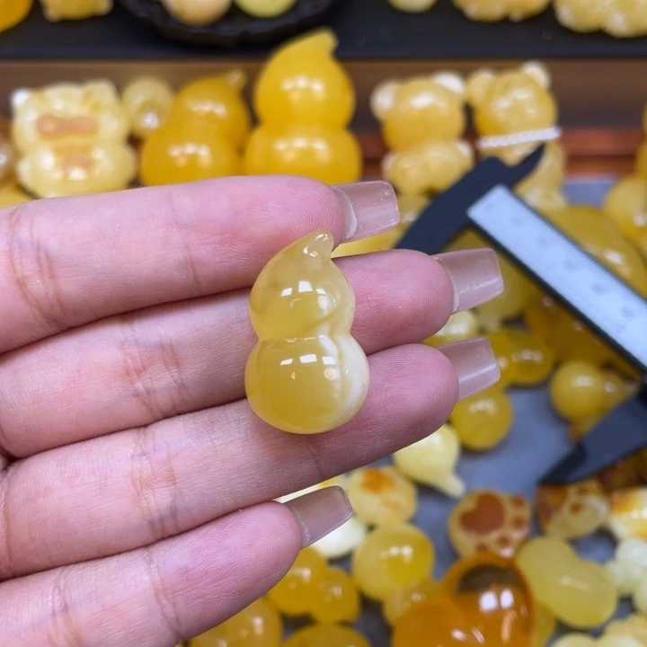 琥珀未镶嵌珠宝奇石