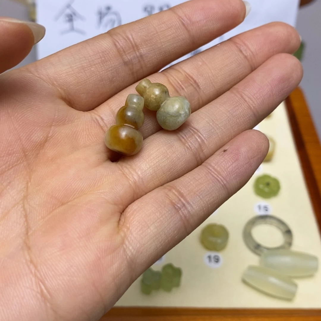蛇纹石玉配饰合金青*志