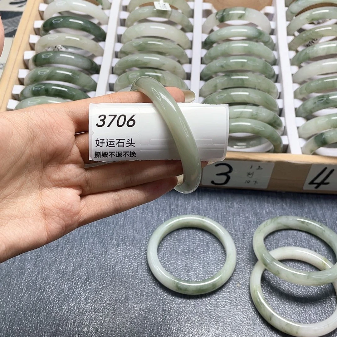 石英质玉未镶嵌手镯3706