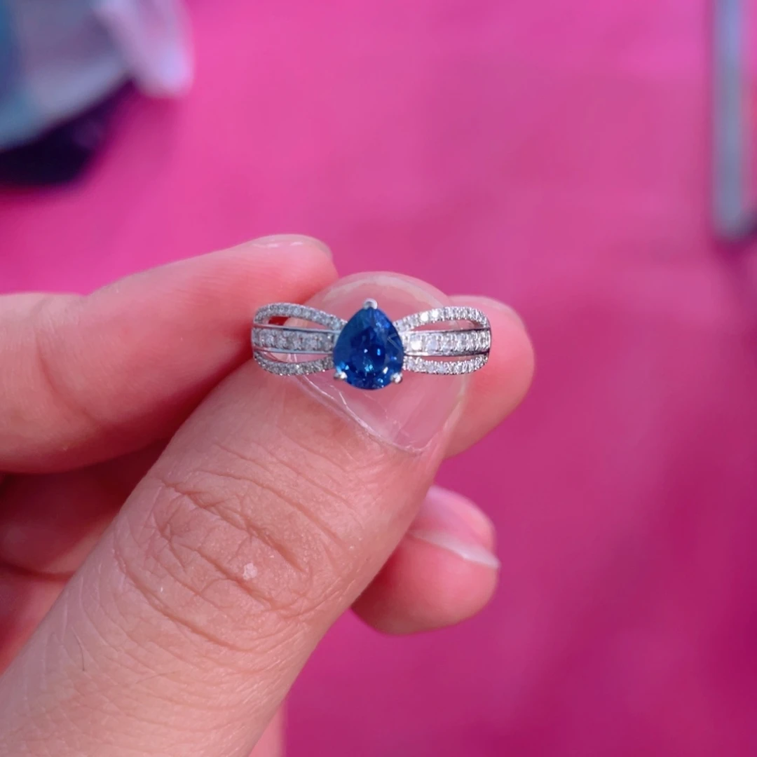 蓝宝石戒指18K金镶嵌1.06ct