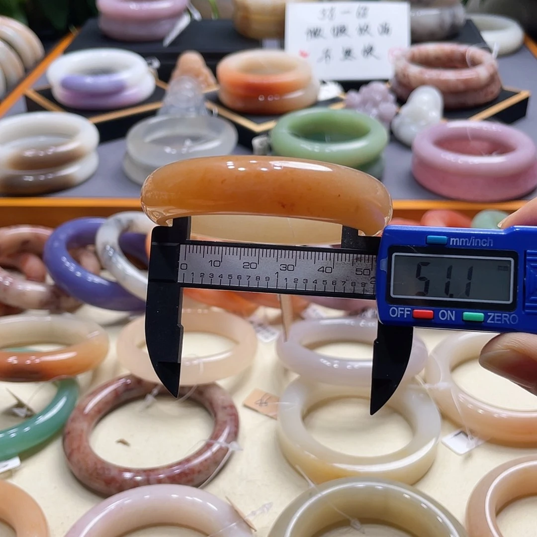 未镶嵌手镯石英岩玉