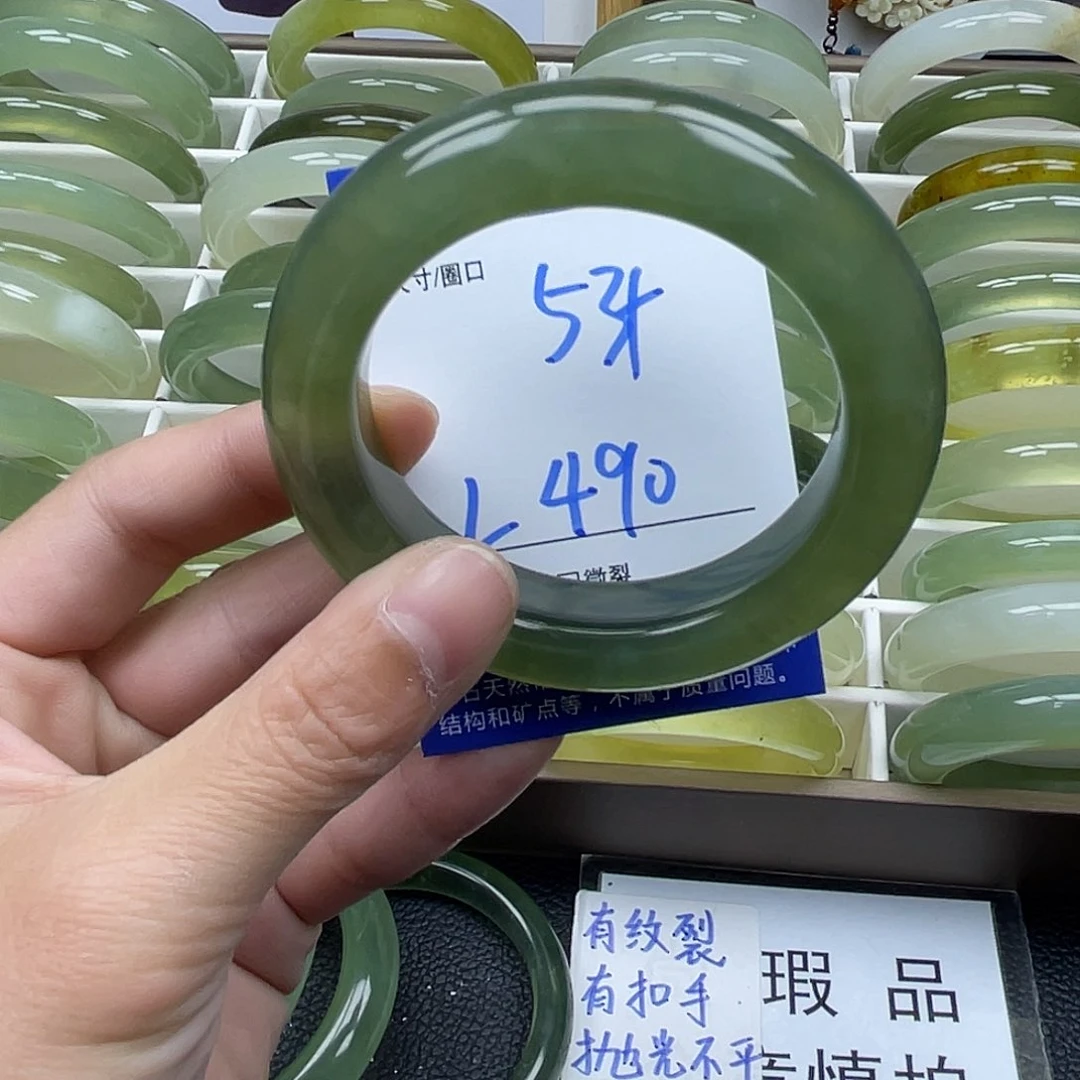 蛇纹石玉手镯未镶嵌