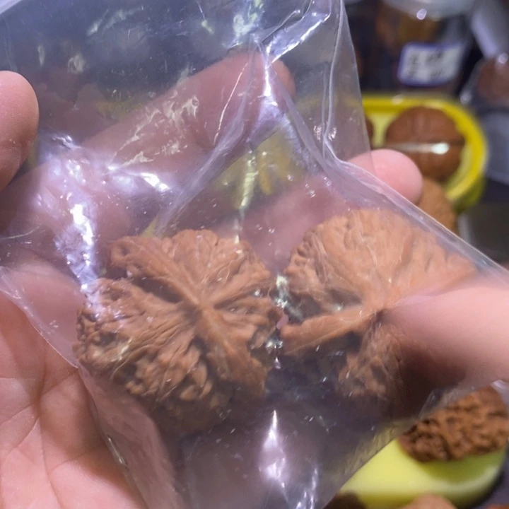 叫***李文玩核桃吊坠宫灯