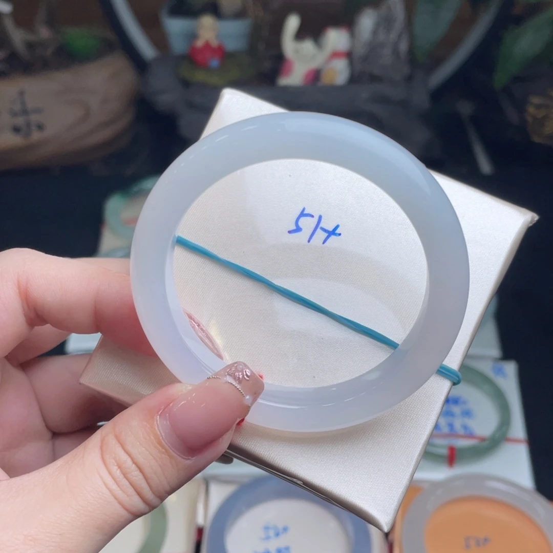 翡翠手镯未镶嵌翡翠手镯