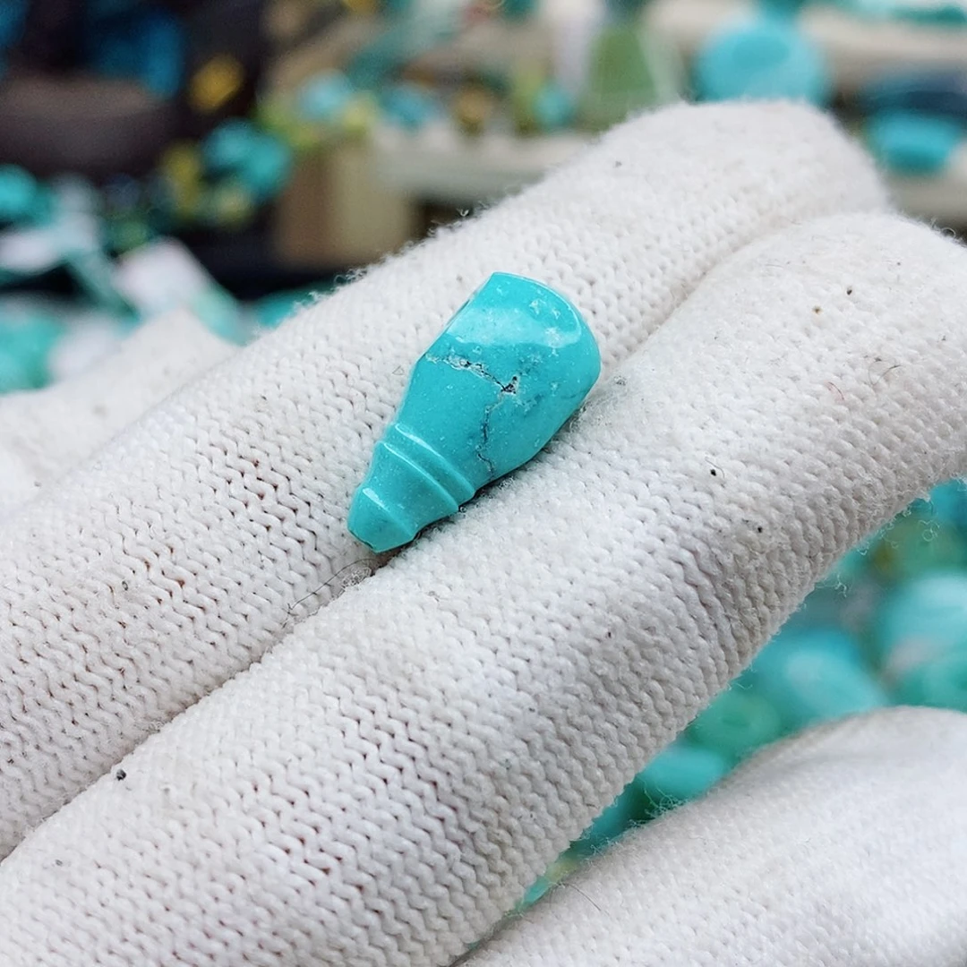 绿松石颈饰未镶嵌