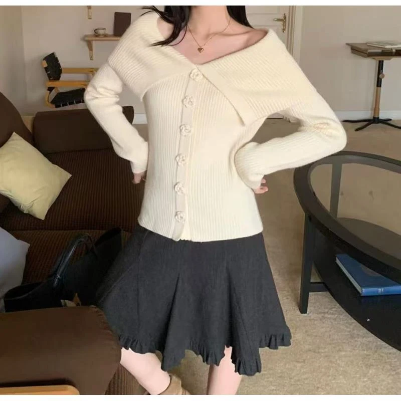 5745号15512#气质大翻领立体花朵套头毛衣