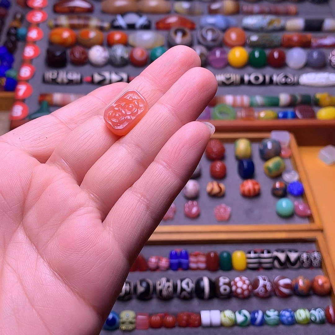 高***娃玛瑙/玉髓未镶嵌颈饰